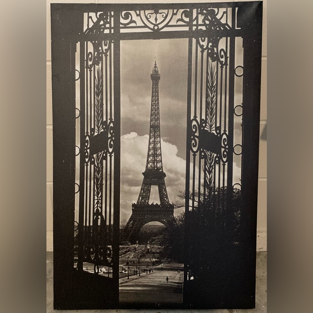 Eiffel Tower Canvas Print